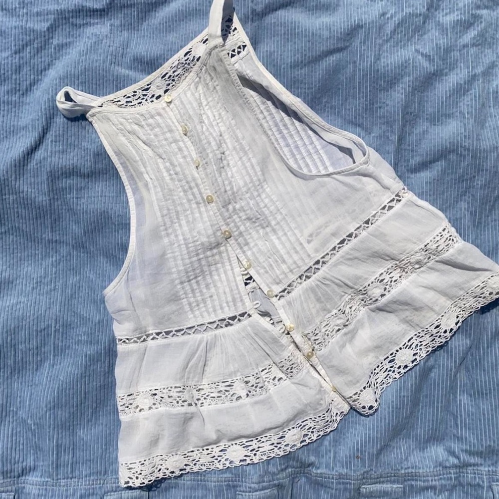 ✨SOLD✨FREE PEOPLE COTTON WHITE COTTAGECORE LACE TOP! (Worn once!)